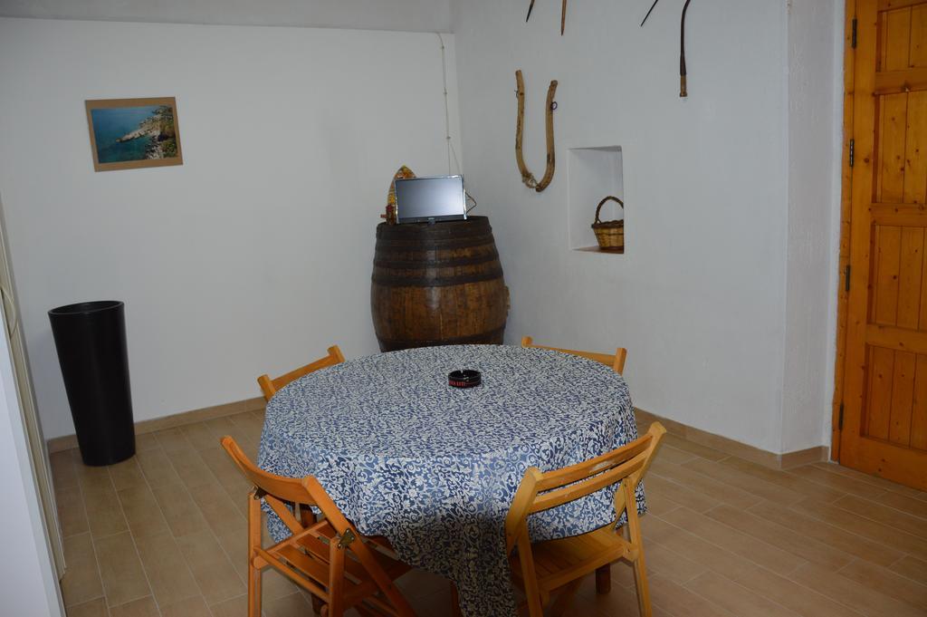 فيلا كوستوناتشيفي Casa Vacanze Scurati الغرفة الصورة