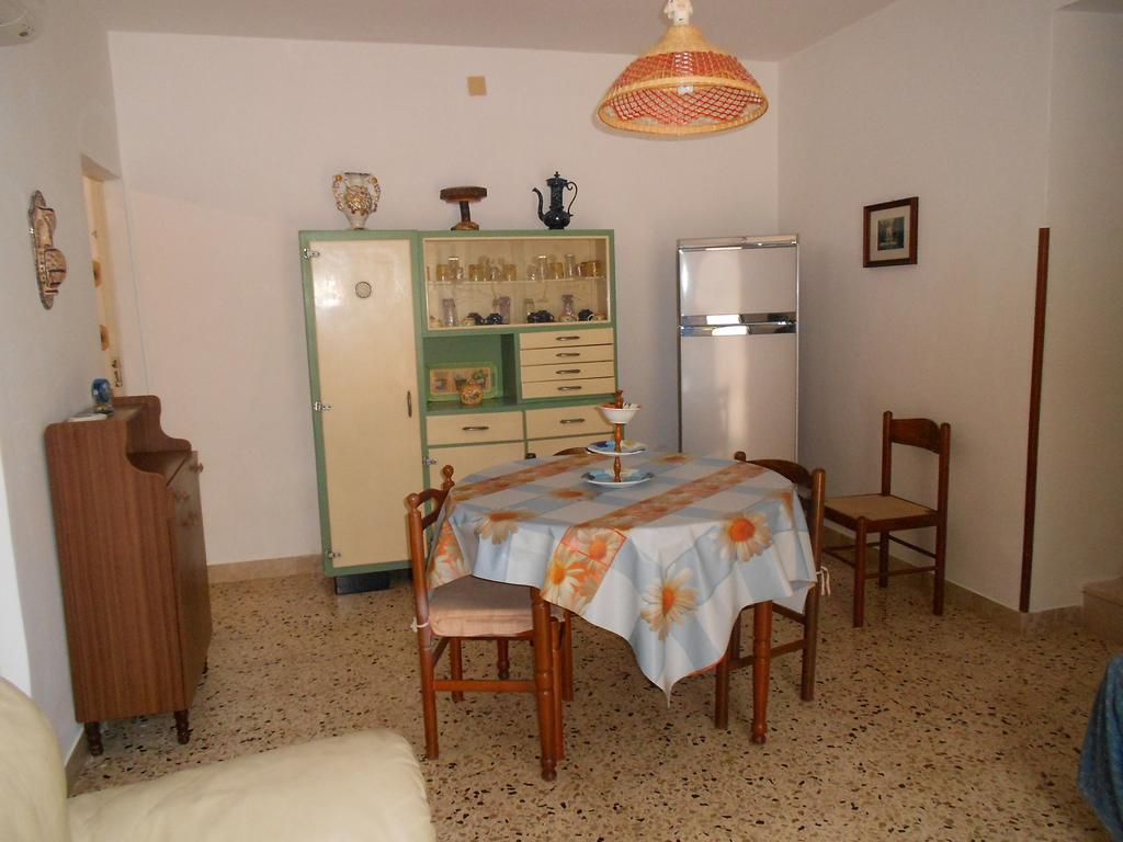 فيلا كوستوناتشيفي Casa Vacanze Scurati الغرفة الصورة
